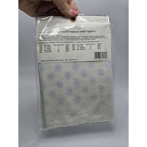 New Vintage Vogart French Provincial Scarf for Embroidery or Paint - Picture 2 of 2